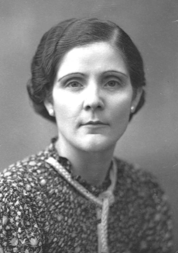 Black and white photo of Estrella Galante